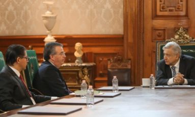 Presidente se reúne con gobernador de Banxico en Palacio Nacional
