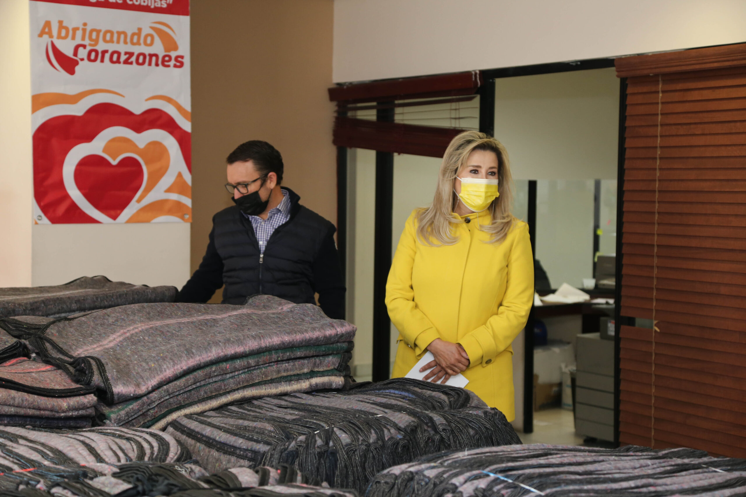 Recibe Coves 1 tonelada de cobertores por parte de Canadevi para familias vulnerables