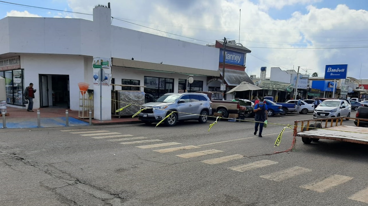 Ayuntamiento cierra circulación a vehículos en la zona comercial