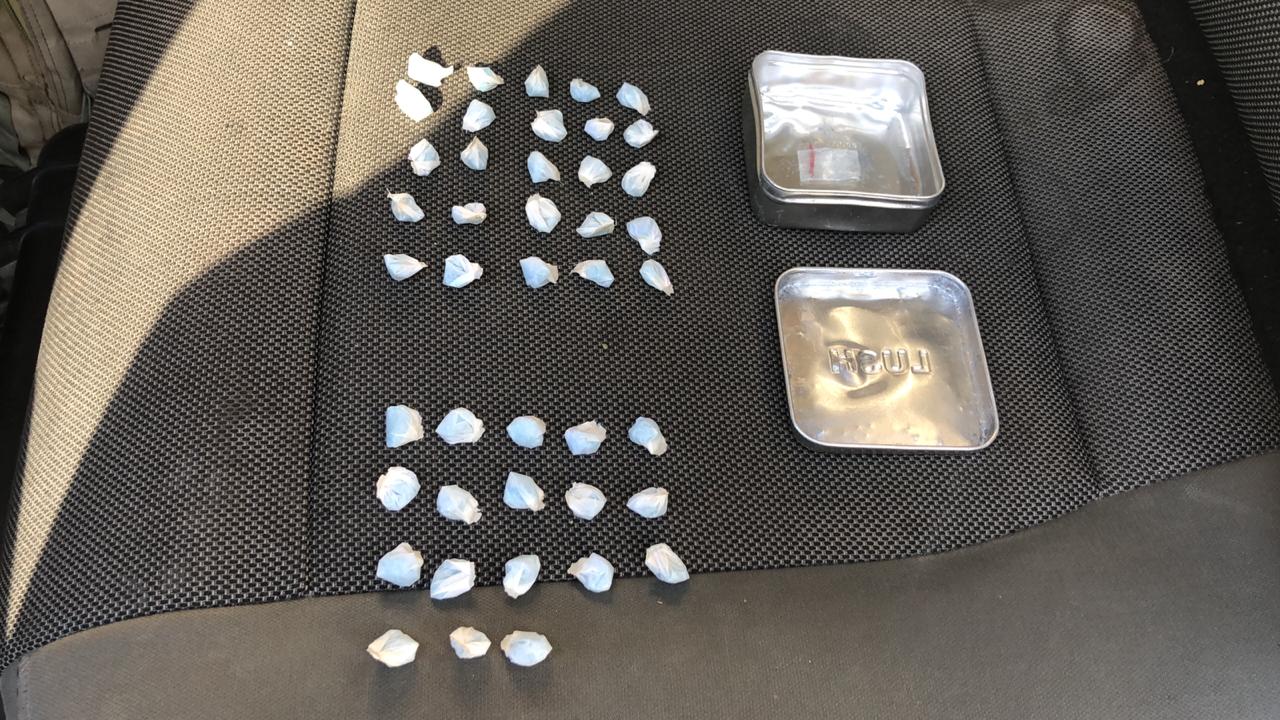 DETIENEN SSPM Y MARINA A SUJETO EN POSESIÓN DE DROGA