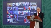 AMLO llama a usar energías limpias, pero defiende explotar el crudo