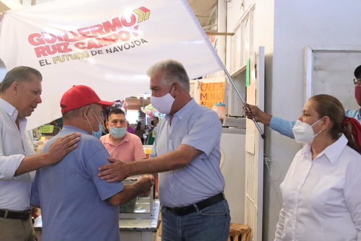 SE COMPROMETE “EL CUATE” A REPARAR CABLEADO ELÉCTRICO Y DRENAJE DEL MERCADO MUNICIPAL