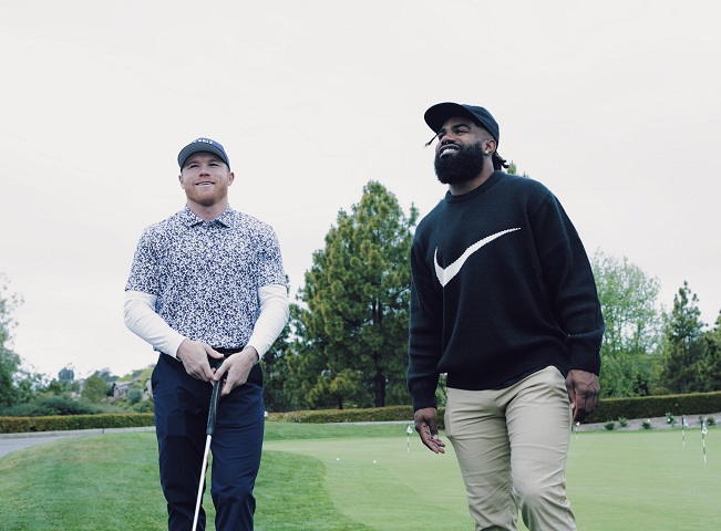 «Canelo» Álvarez juega golf con figura de la NFL