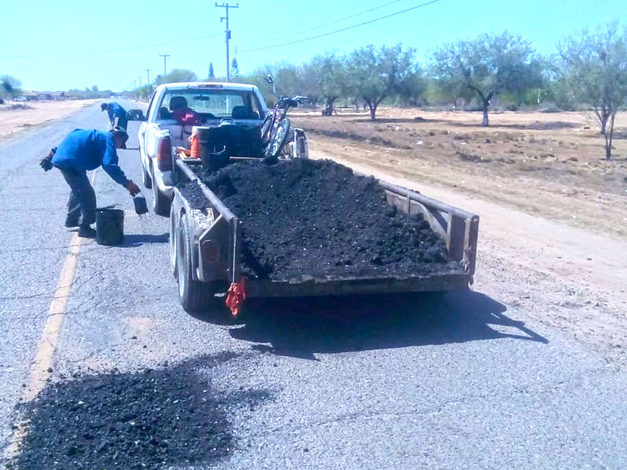 Continúan los trabajos de limpieza y bacheo en las Playas de Huatabampito