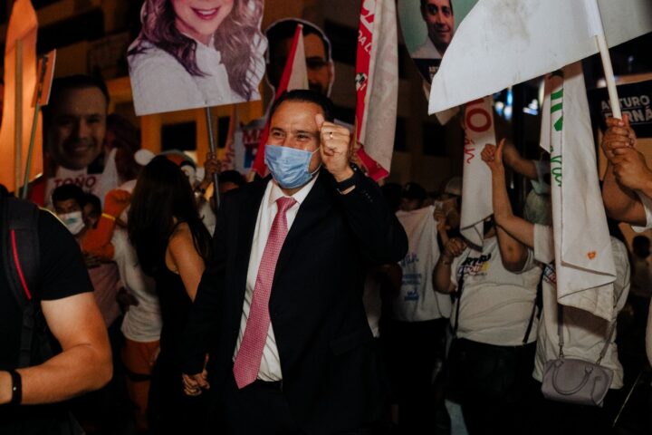 Gana Toño Astiazarán debate con mejores propuestas