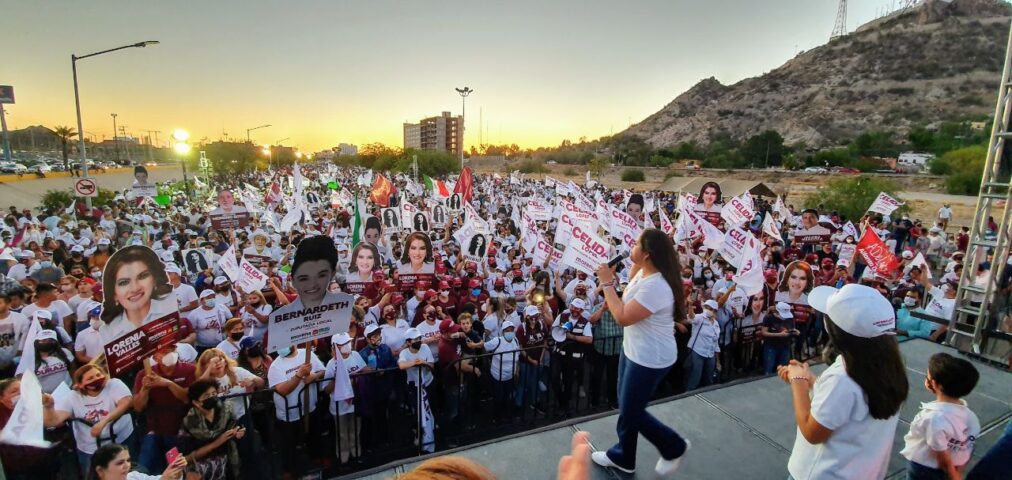 Marchan 20 mil hermosillenses para respaldar a Celida López