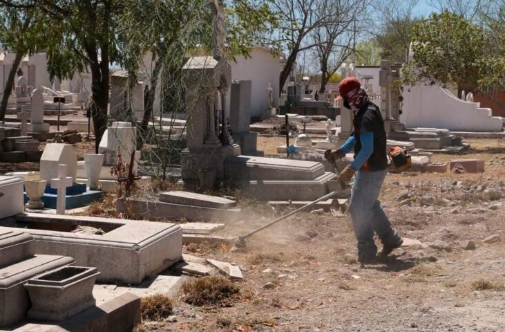 PREPARADOS PANTEONES MUNICIPALES PARA EL DÍA DE LAS MADRES