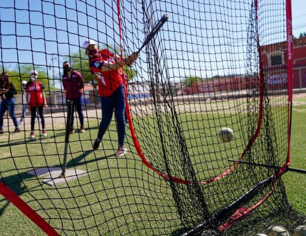 Invita Celida López a niñas deportistas a seguir luchando por sus sueños