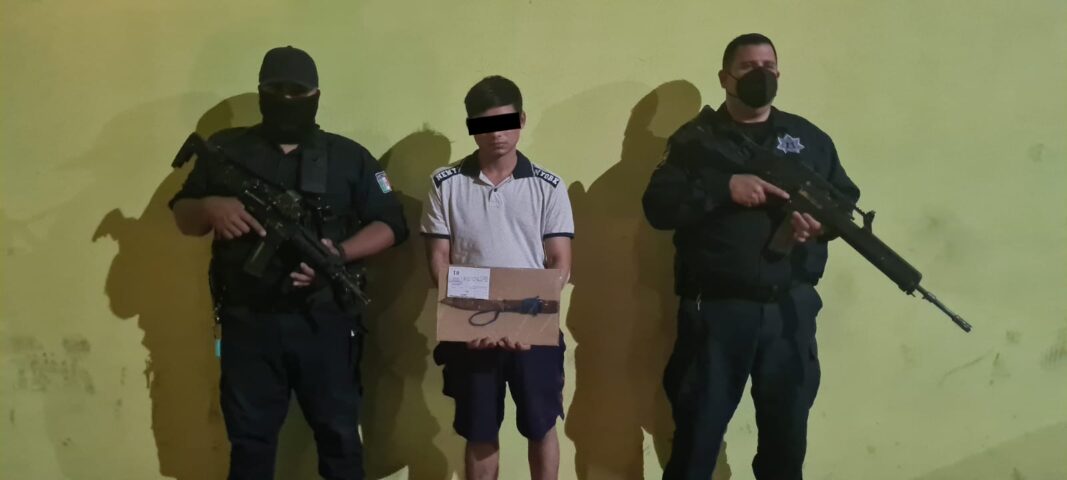 APREHENDEN AGENTES A SUJETO POR PRESUNTA PORTACIÓN DE ARMA PROHIBIDA