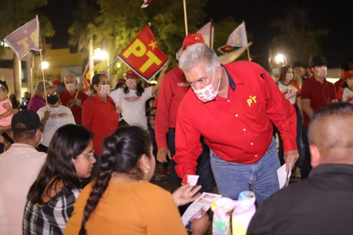 ASISTE GUILLERMO “EL CUATE” RUIZ A LA PLAZA 5 DE MAYO Y ES RESPALDADO POR CIENTOS DE NAVOJOENSES