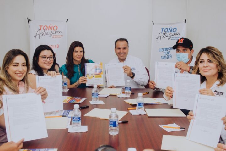 Firma Antonio “Toño” Astiazarán Pacto por la Primera Infancia