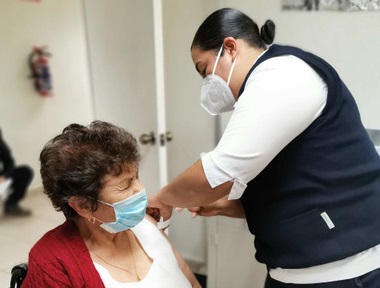 Aplicarán vacuna contra COVID-19 a adultos de 50 a 59 años en Puerto Peñasco y Cananea