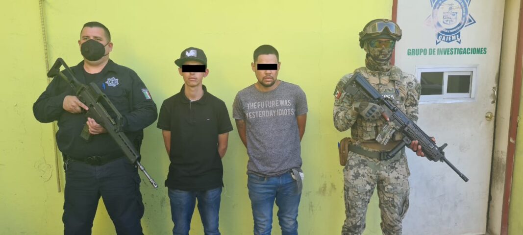 POLICÍAS MUNICIPALES APREHENDEN A DOS PERSONAS POR PRESUNTO DELITO CONTRA LA SALUD