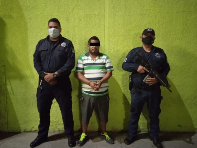 APREHENDE LA POLICÍA MUNICIPAL A SUJETO POR POSESIÓN DE VEHÍCULO CON REPORTE DE ROBO