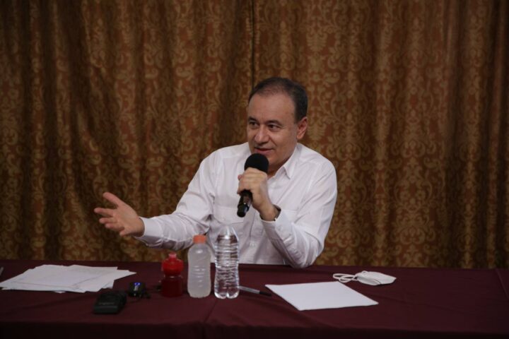 Alfonso Durazo trabaja en el relanzamiento del sistema de salud en Sonora.