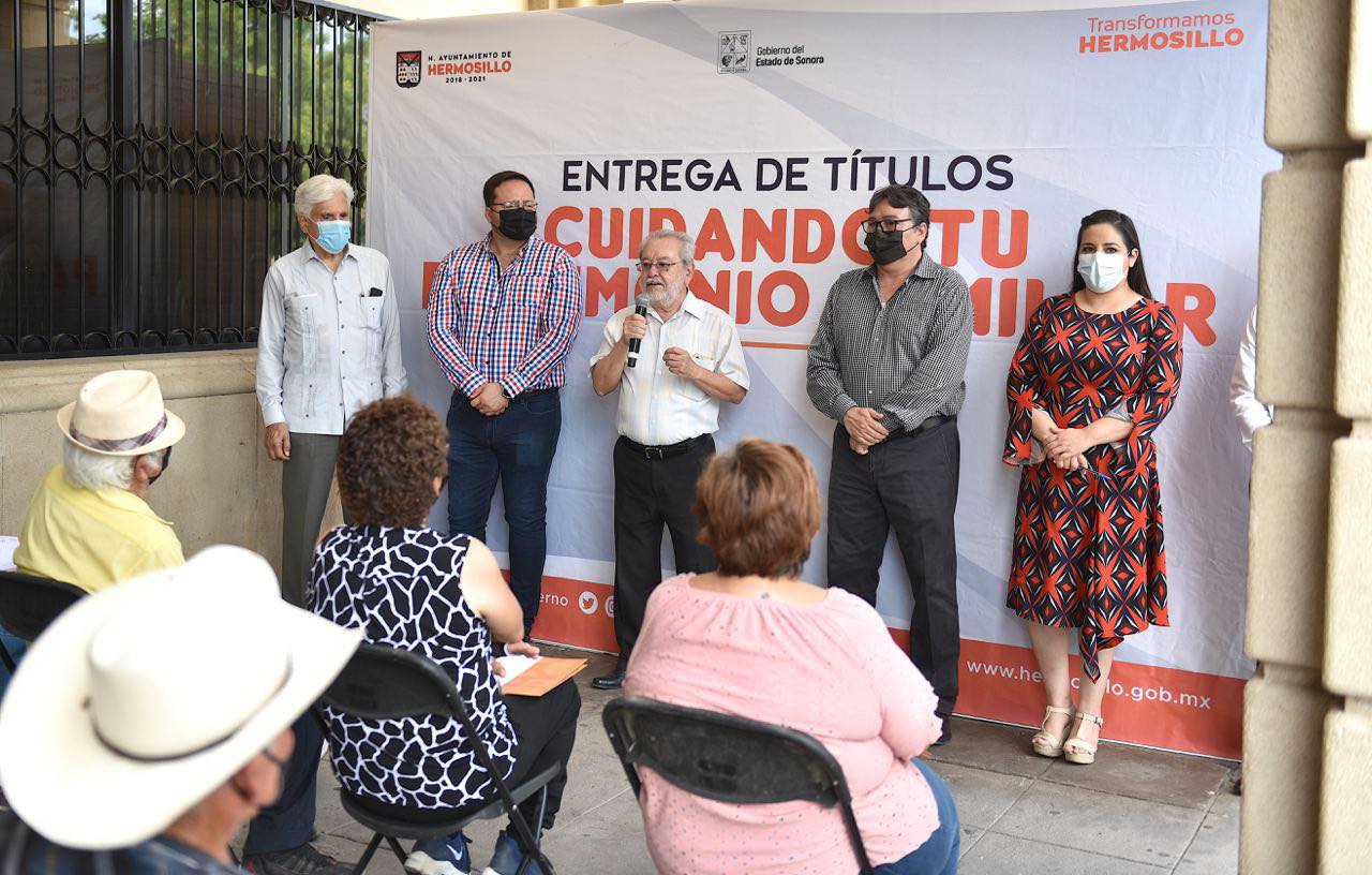 Beneficia Ayuntamiento a familias de Hermosillo con títulos de propiedad