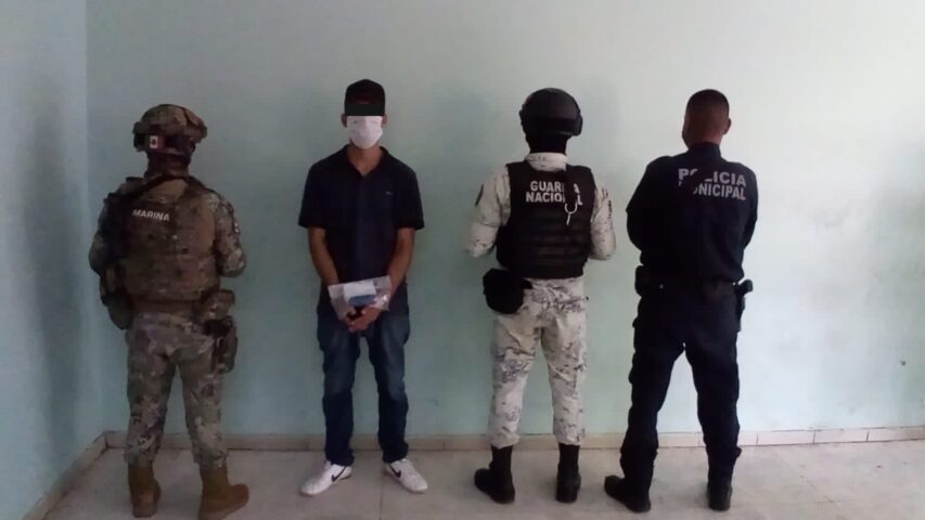 DETIENE OPERATIVO MIXTO DE LA POLICÍA MUNICIPAL A PERSONA POR PRESUNTO DELITO CONTRA LA SALUD