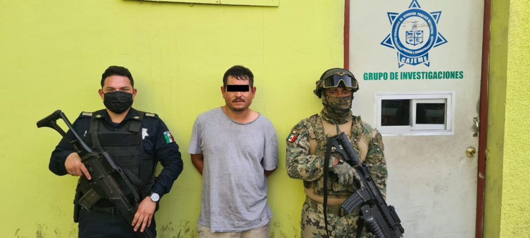 AGENTES DE LA POLICÍA MUNICIPAL DETIENEN A SUJETO CON ORDEN DE APREHENSIÓN POR DELITO DE ROBO CON VIOLENCIA EN LAS COSAS