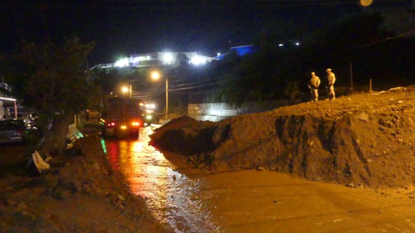 EMPRESAS PRIVADAS CONVOCADAS POR JUAN GIM NOGALES LIMPIAN LA CALLE 5 DE FEBRERO