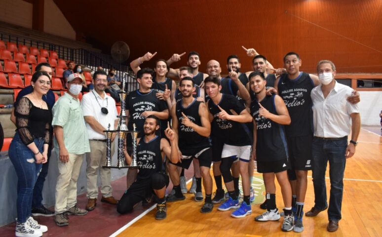 Mario «Mayito» Martínez participa en premiación de la Copa de Básquetbol Del Mayo