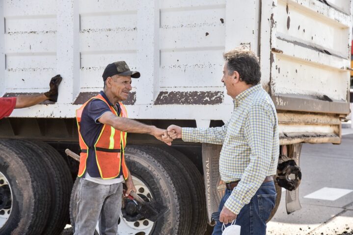 SUPERVISA ALCALDE JAVIER LAMARQUE CANO TRABAJOS DE BACHEO CON CARPETA CALIENTE
