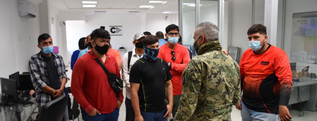 ATIENDE CÁNDIDO TARANGO A REPARTIDORES DE APLICACIONES Y ACUERDAN ACCIONES PARA REFORZAR LA VIGILANCIA