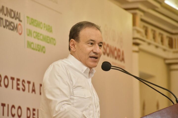 Carretera Sonoyta-Puerto Peñasco beneficiará al turismo de la región: gobernador Alfonso Durazo.
