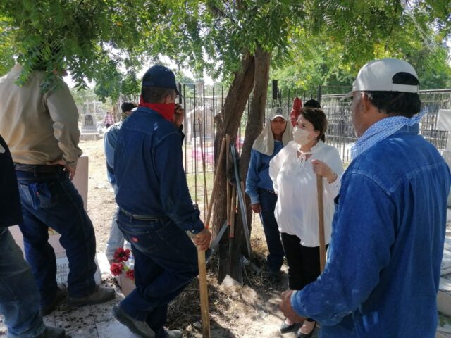 Sindicatura supervisa limpieza y terrenos de panteones de Navojoa