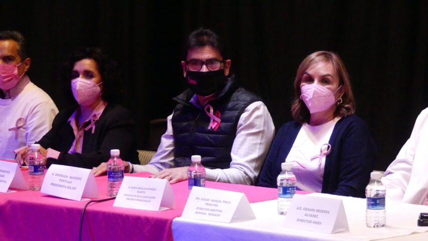 REALIZAN CONFERENCIAS PARA SENSIBILIZAR EN LA LUCHA CONTRA EL CÁNCER DE MAMA