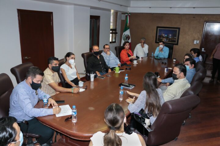 ACUERDA AYUNTAMIENTO CON EMPRESARIOS ACCIONES PARA EL RESCATE DE PLANTELES EDUCATIVOS