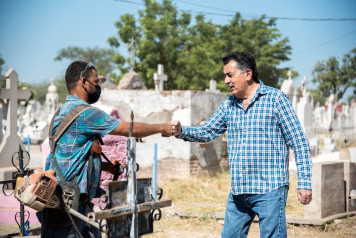 SUPERVISA ALCALDE JAVIER LAMARQUE TRABAJOS DE LIMPIEZA EN PANTEONES MUNICIPALES