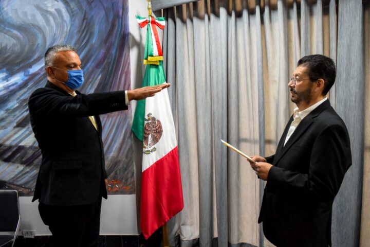 El alcalde Mario “Mayito” Martínez Bojórquez toma protesta a director del Instituto Municipal del Deporte.
