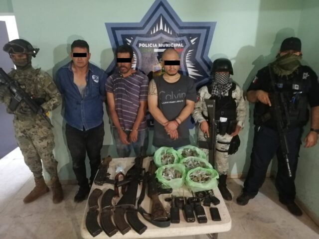 CAPTURAN A TRES INTEGRANTES DE PRESUNTA CÉLULA DELICTIVA DEL VALLE DEL YAQUI CON ARMAS DE FUEGO Y DROGA