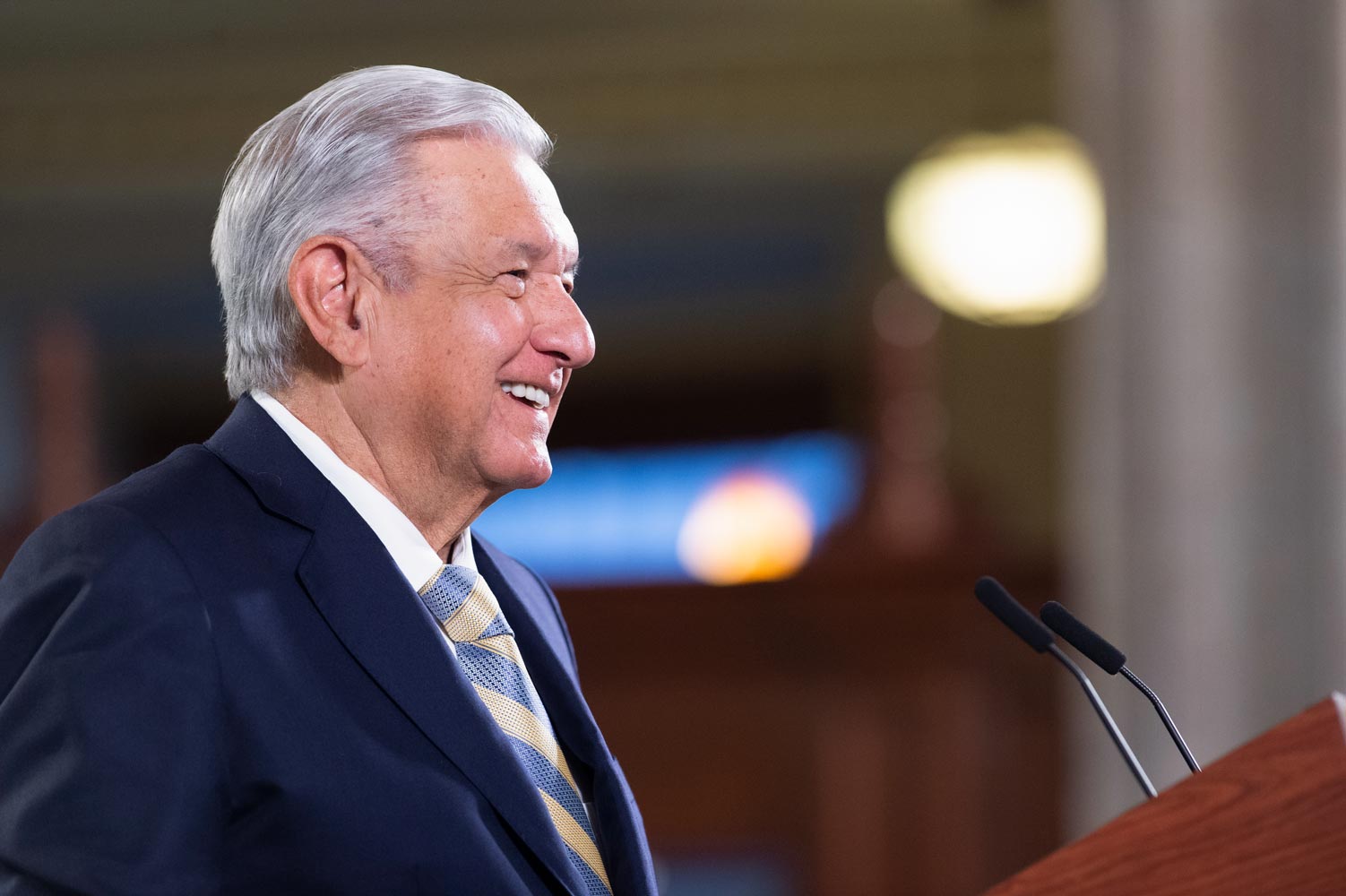 AMLO entrega carta a OMS para que acelere aprobación de vacunas anti COVID-19