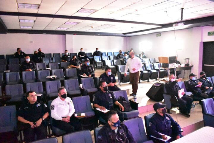 IMPARTEN CURSO DE CAPACITACIÓN A POLICÍAS MUNICIPALES