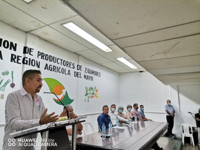 Juan Jesús Flores anuncia gestionar apoyos para familia de pescadores.