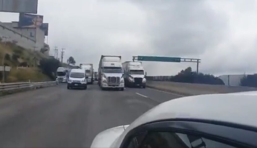 Cierran autopista México-Querétaro por fuga de gas en ducto de Pemex