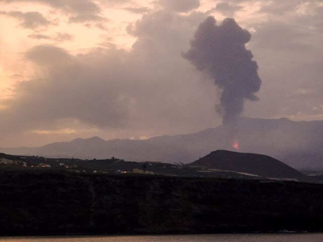 El Volcán en La Palma provoca sismo de magnitud 4.9