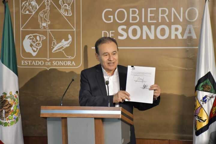 Firma gobernador Alfonso Durazo decreto del Sistema de Atención a la Violencia Familiar y Género (Salva)