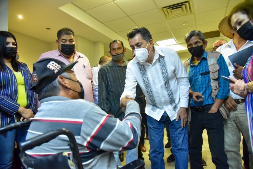 SE COMPROMETE PRESIDENTE MUNICIPAL CON FAMILIAS DE LA COLONIA 16 DE SEPTIEMBRE