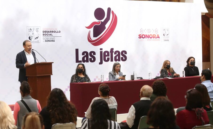 Entrega gobernador Alfonso Durazo proyectos productivos a jefas madre de familia