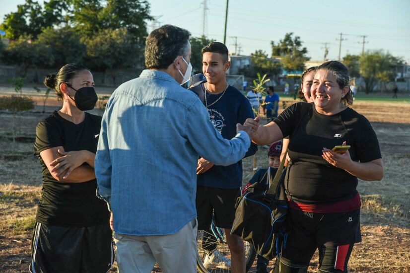 BAJO EL PROGRAMA 1, 2, 3 POR MI COLONIA DE DIF CAJEME, EL ALCALDE JAVIER LAMARQUE CUMPLE A FAMILIAS DE PRIMERO DE MAYO