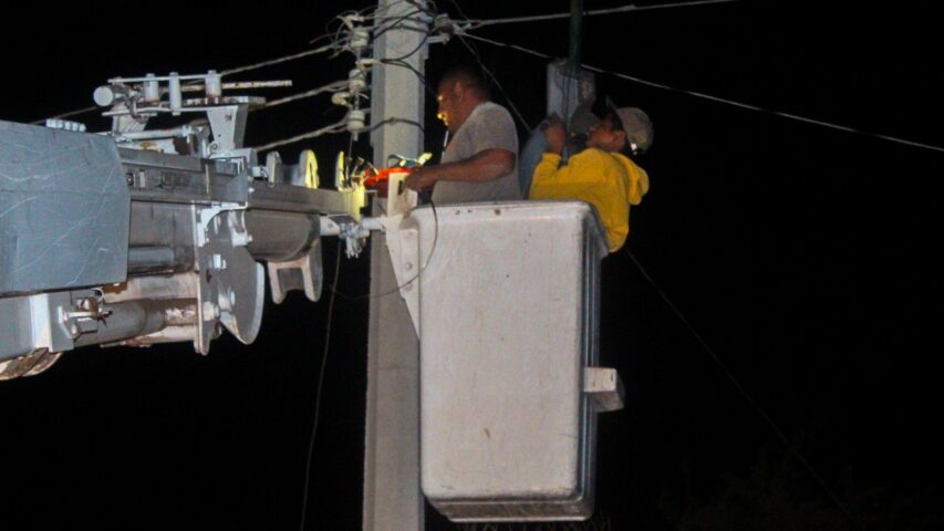 Rehabilita Servicios Públicos alumbrado en plaza de Vícam Switch