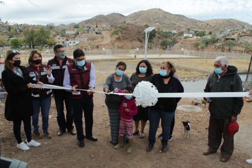 INAUGURA ALCALDE OBRAS DE PAVIMENTO Y DRENAJE