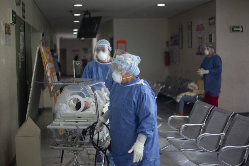 Hospitalización de niños por COVID se cuadruplica en Nueva York