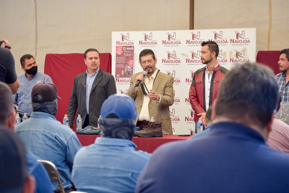 Entrega presidente municipal Mario “Mayito” Martínez Uniformes a personal sindicalizado de OOMAPASN