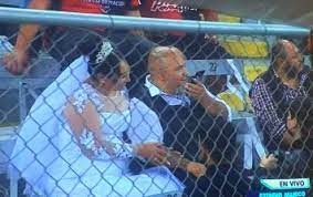 Rojinegros celebran su matrimonio en el Estadio Jalisco