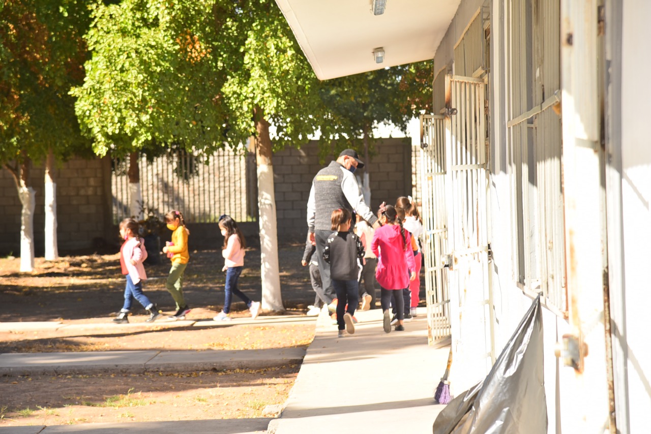 AVANZA REHABILITACIÓN EN PRIMARIA LÁZARO CÁRDENAS, RETOMAN CLASES PRESENCIALES