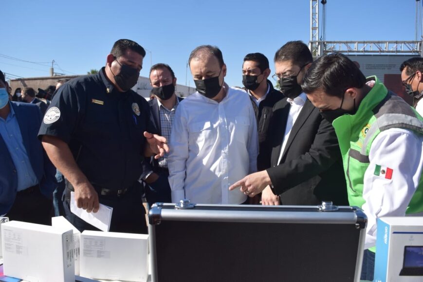 Entrega gobernador Alfonso Durazo Montaño unidades de emergencia, equipo de rescate y uniformes a Bomberos de Navojoa