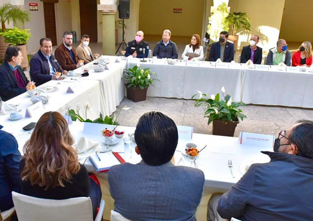 Agradece Antonio Astiazarán disposición de instituciones académicas de apoyar a policías municipales y bomberos